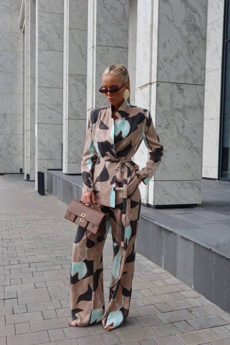 Elegant Set With Floral Palazzo Pants