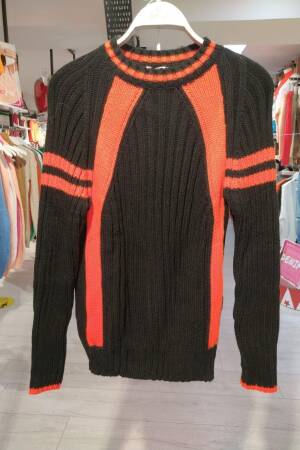 Black Sport Casual Sweater With Striped Pattern - Brand: MISS POEM - Women & Kids, Baby Clothes Wholesale - Globality Store