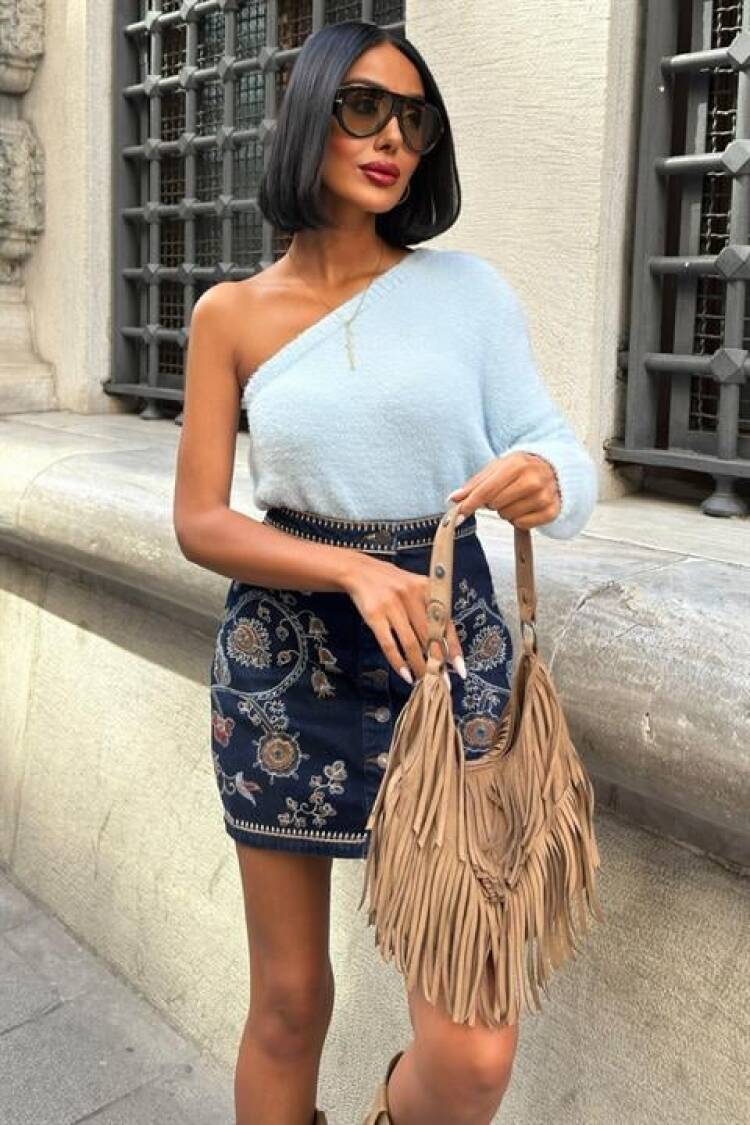 Sweater With One Shoulder Neck - Casual Elegant