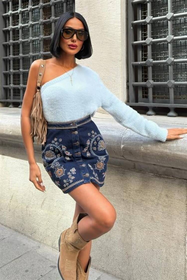 Sweater With One Shoulder Neck - Casual Elegant