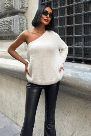 White Oversized Fit Sweater With One Shoulder Neck - Brand: Sobe Istanbul - Women & Kids, Baby Clothes Wholesale - Globality Store