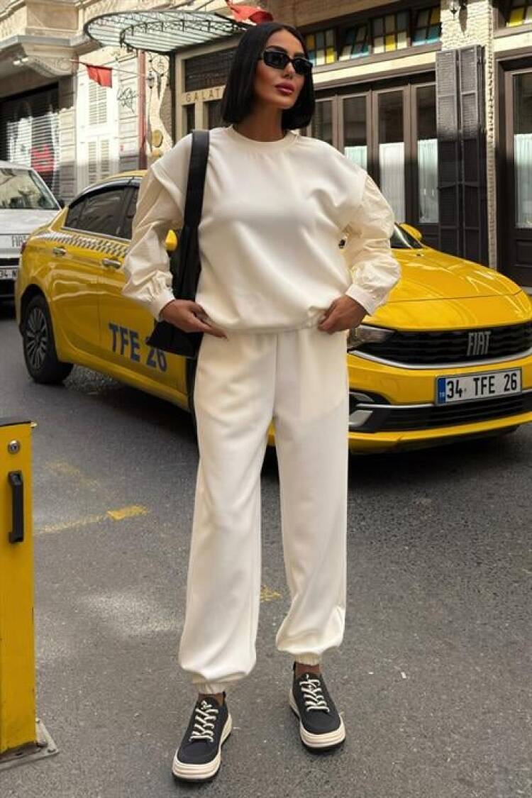White Casual Set With Jogger Pants & Drawstring