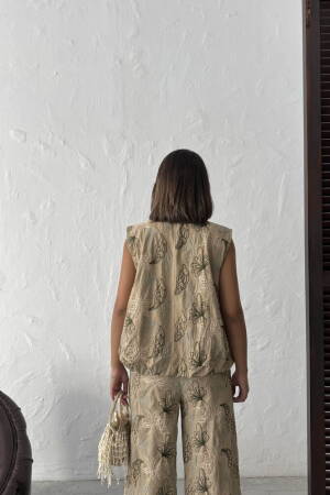Beige Oversized Floral Shirt With Zip Up Closure - Brand: Topshow - Women & Kids, Baby Clothes Wholesale - Globality Store
