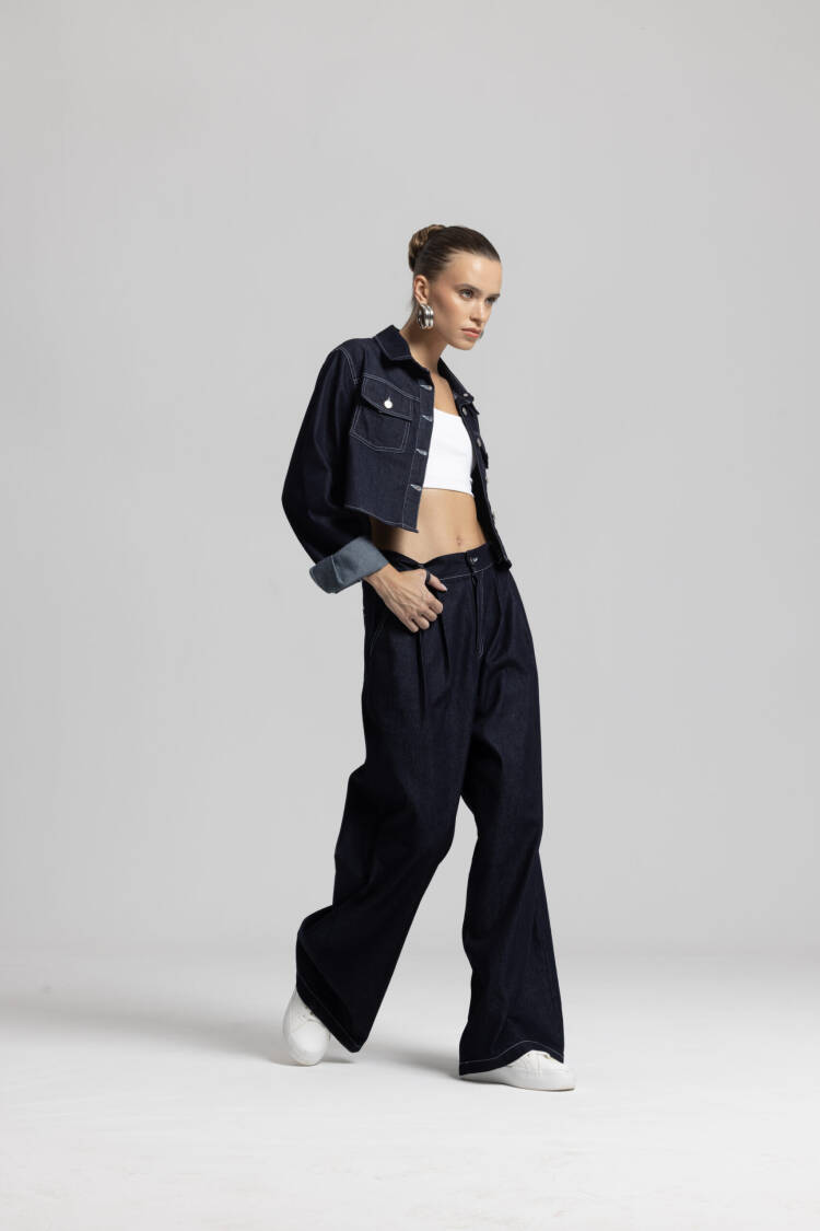 White Sleeveless Slim Fit Crop Shirt