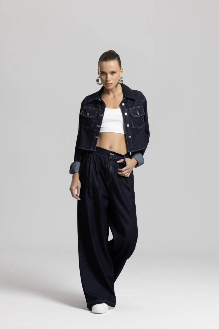 White Sleeveless Slim Fit Crop Shirt
