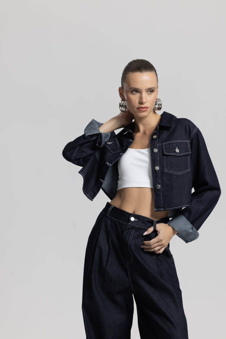 White Sleeveless Slim Fit Crop Shirt
