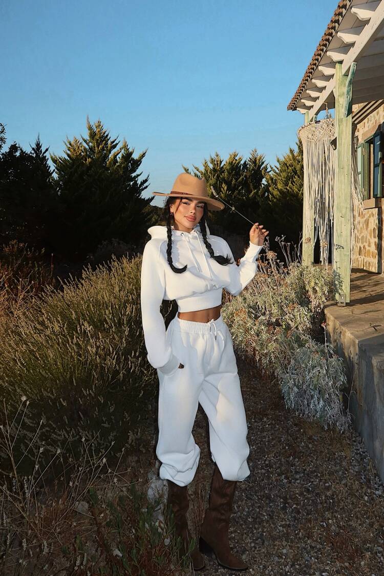 Tracksuit With Balloon Leg Jogger Pants