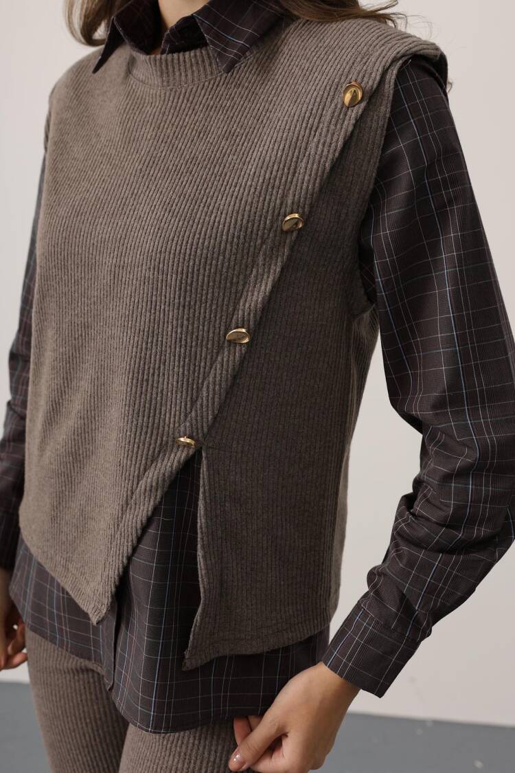 Asymmetric Suit With Plaid Shirt