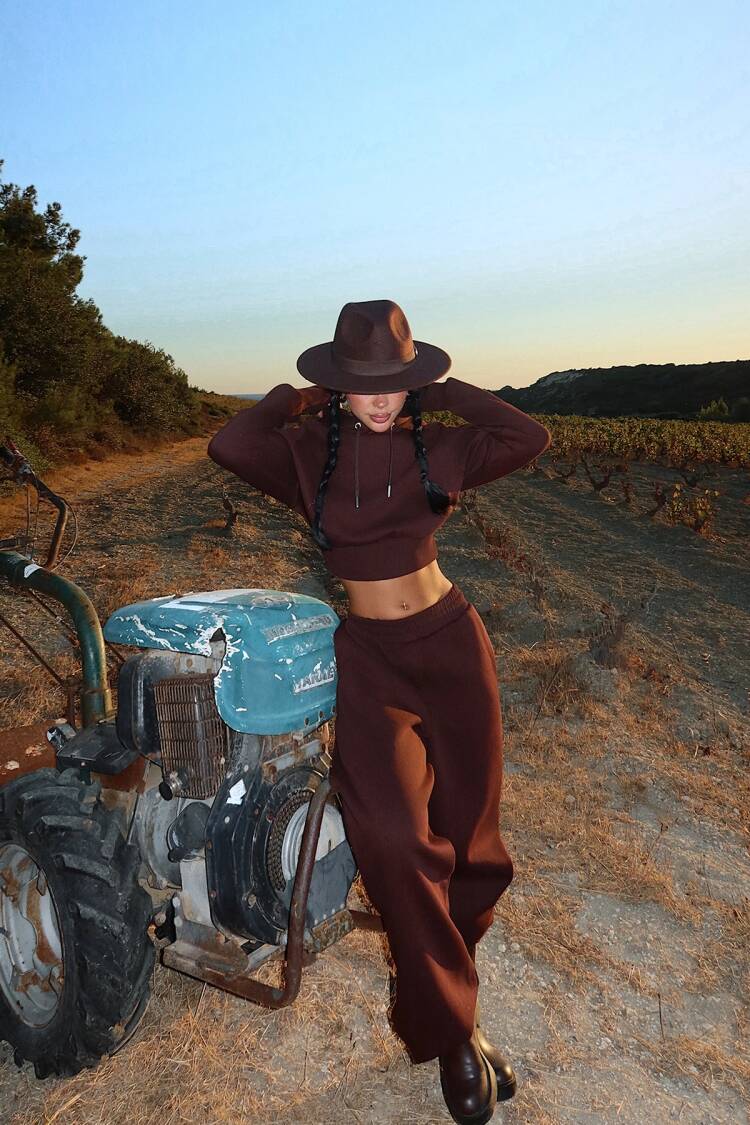 Tracksuit With Hooded Neck And Wide Leg Joggers