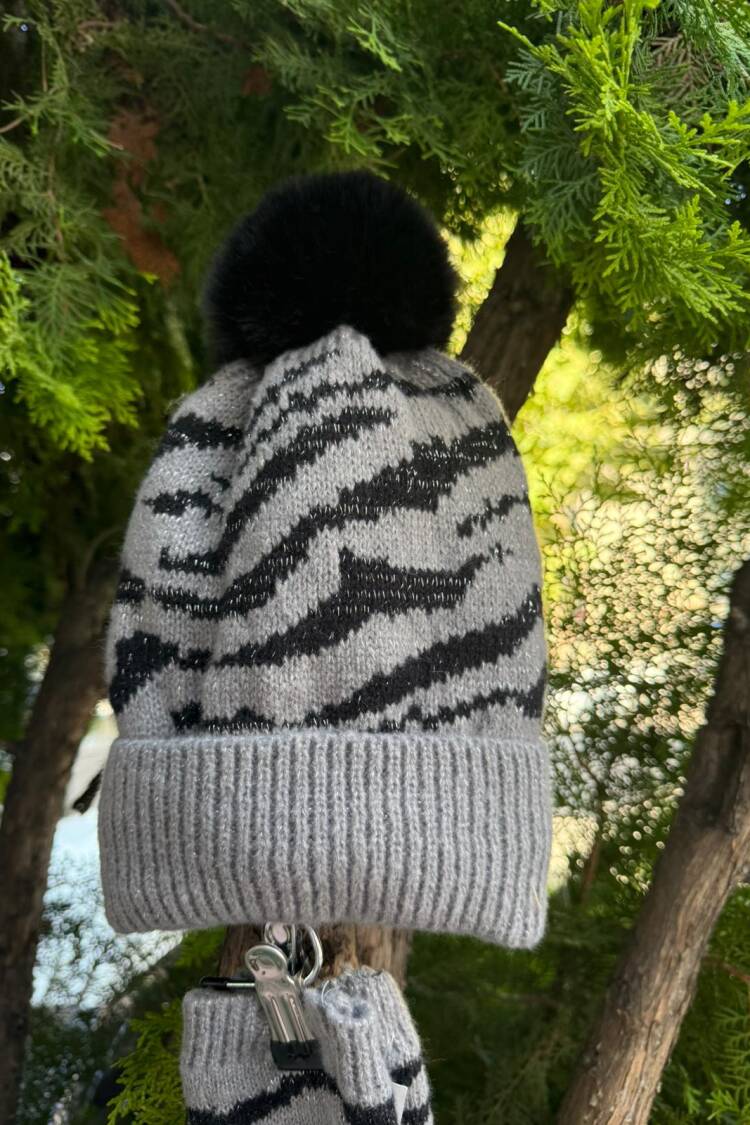 Soft Textured Zebra Pattern Cut Glove Beanie Double Set