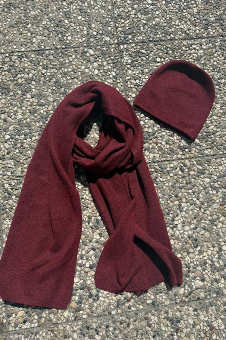 Soft Textured Scarf And Beanie Set - Burgundy