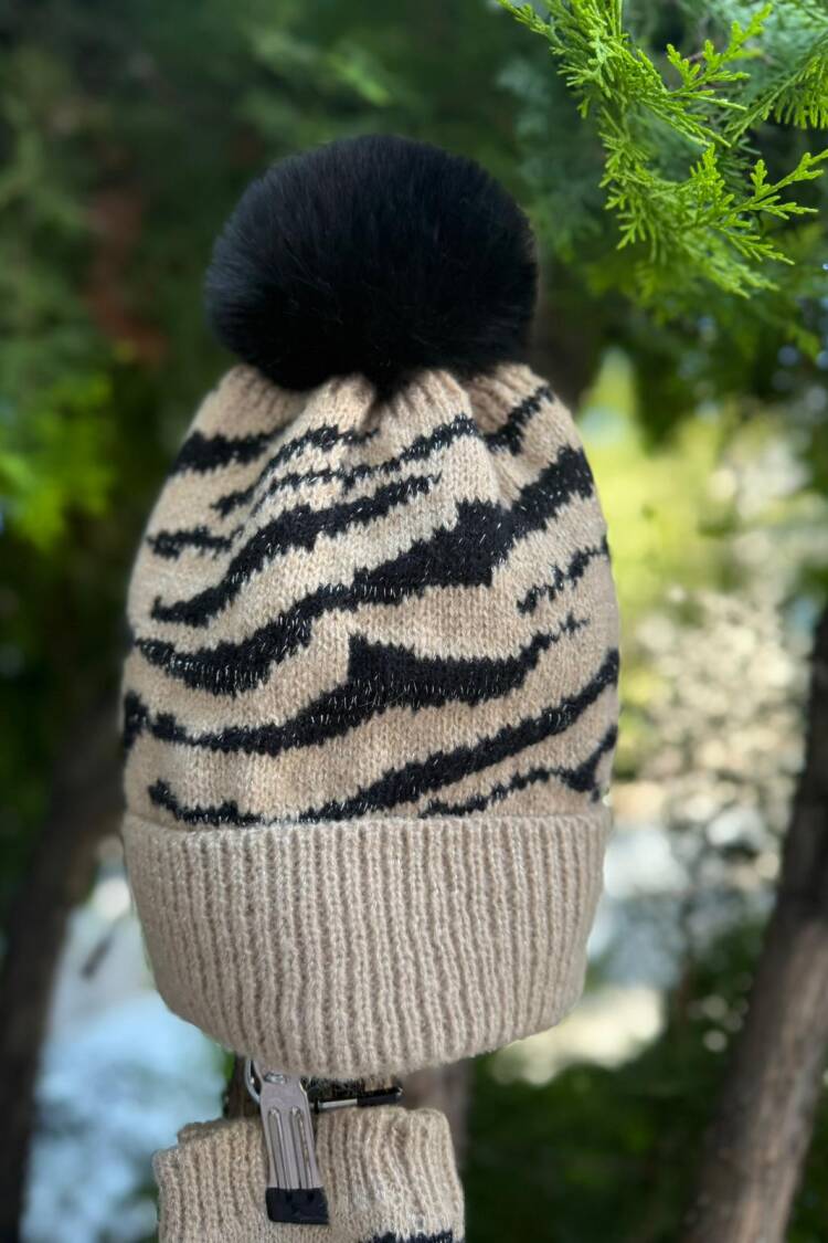 Soft Textured Zebra Pattern Cut Glove Beanie Double Set