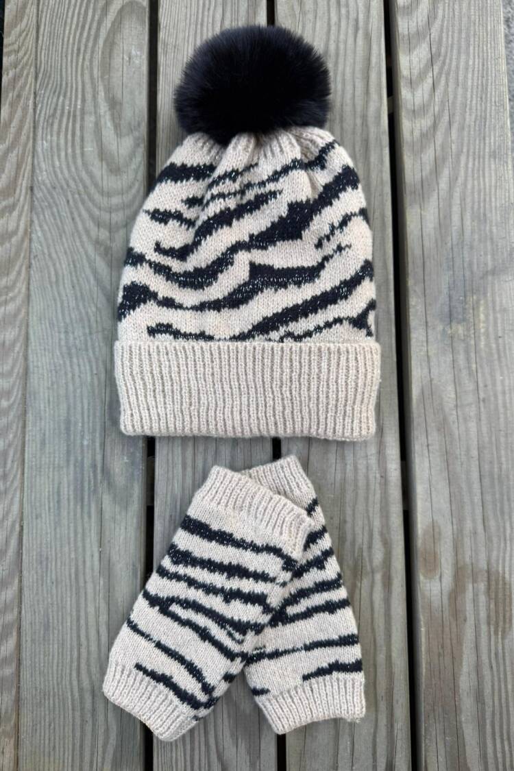 Soft Textured Zebra Pattern Cut Glove Beanie Double Set