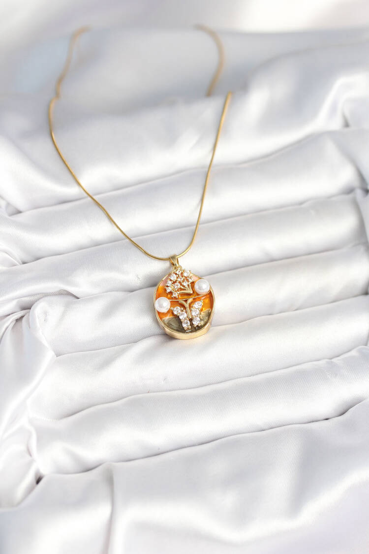 316l Steel Chain Butterfly Model Artistic Portrait Women Necklace