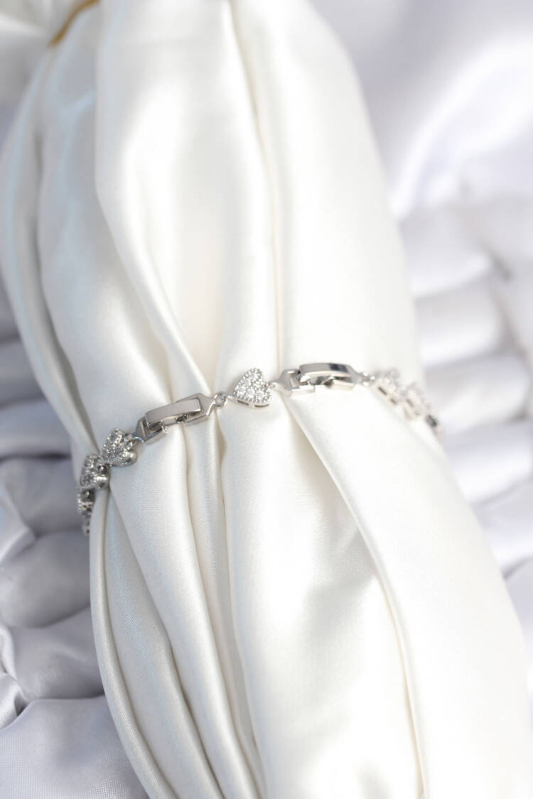 Brass Silver Color Heart Pattern Women's Bracelet