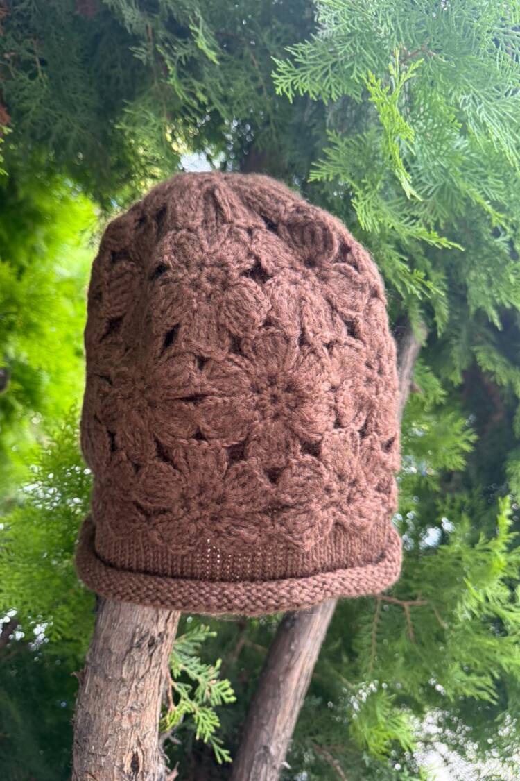 Beret - Elegant Retro Floral And Plain Design