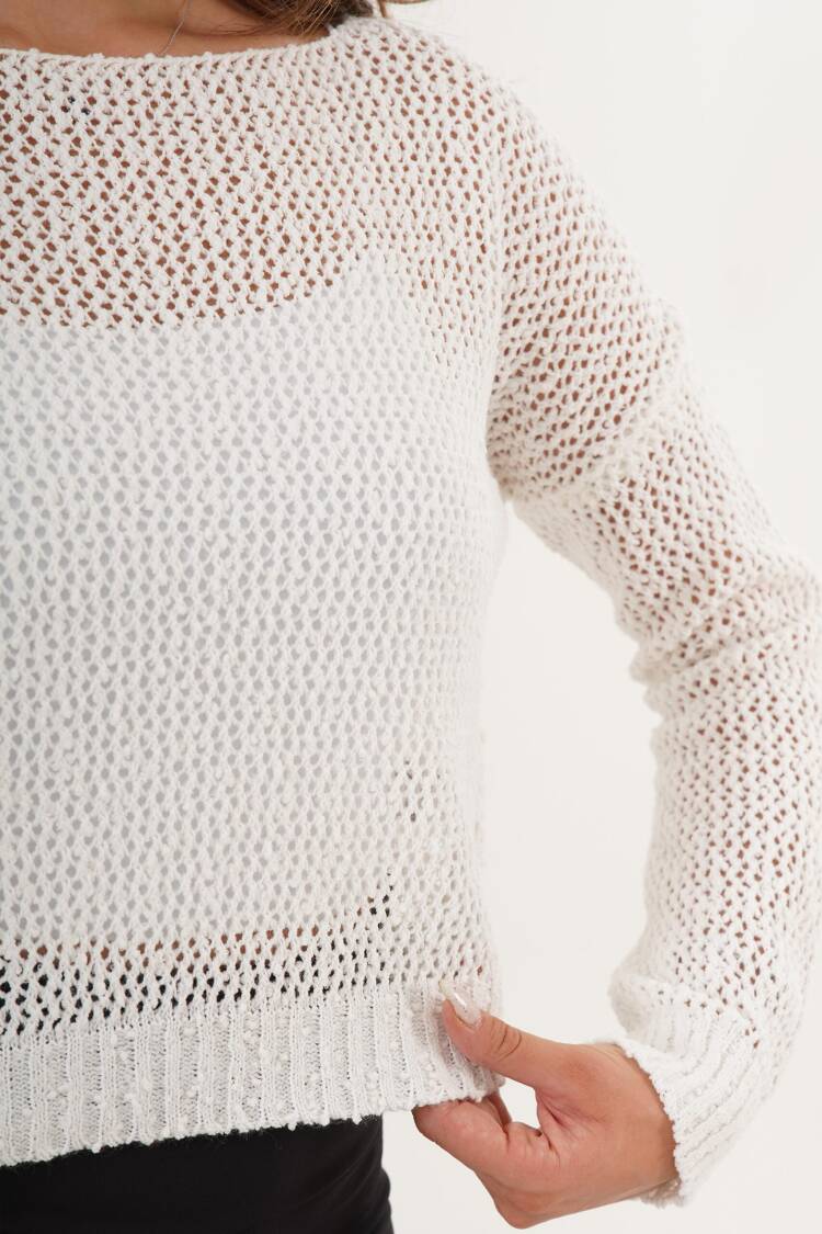 White Casual Crop Sweater With Boat Neck