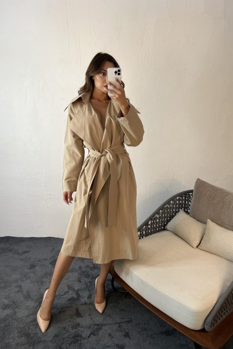 Beige Trenchcoat - Elegant & Versatile Single-Breasted Coat