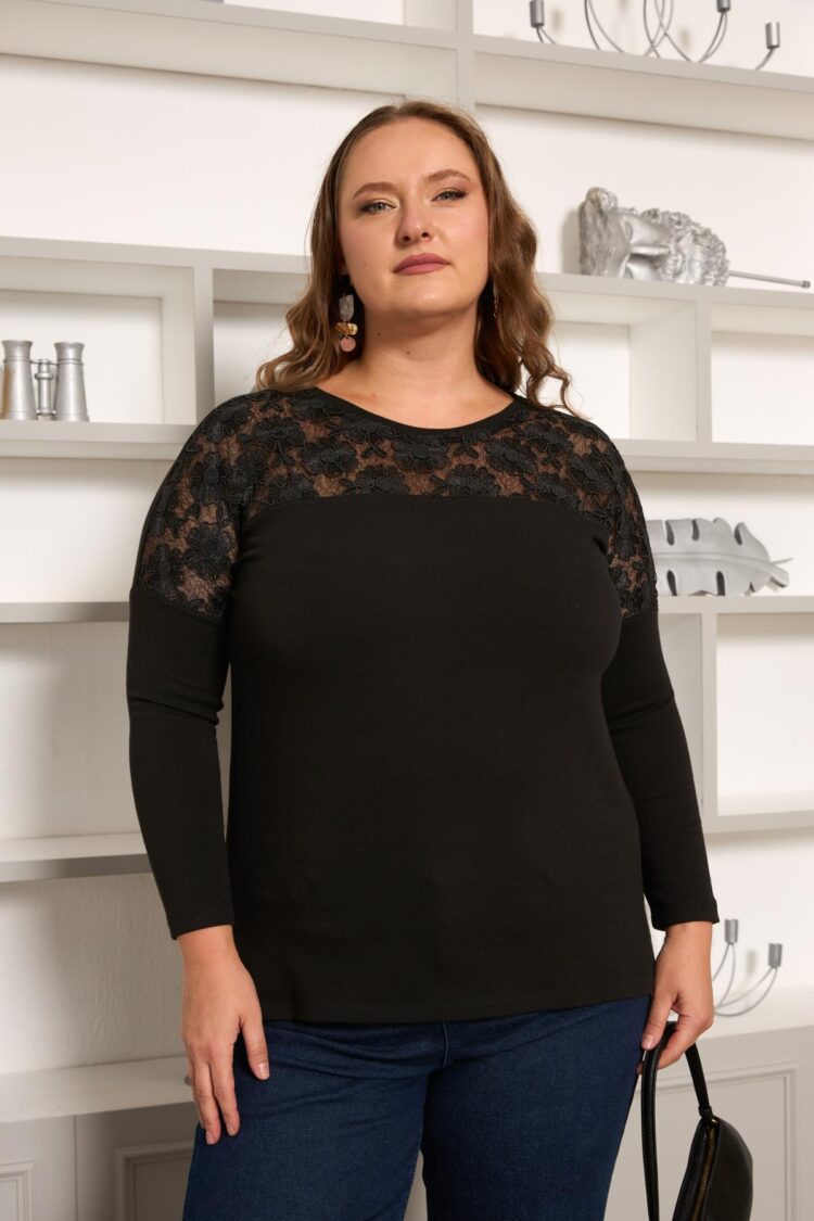 Elegant Black Blouse With 3/4 Straight Sleeves