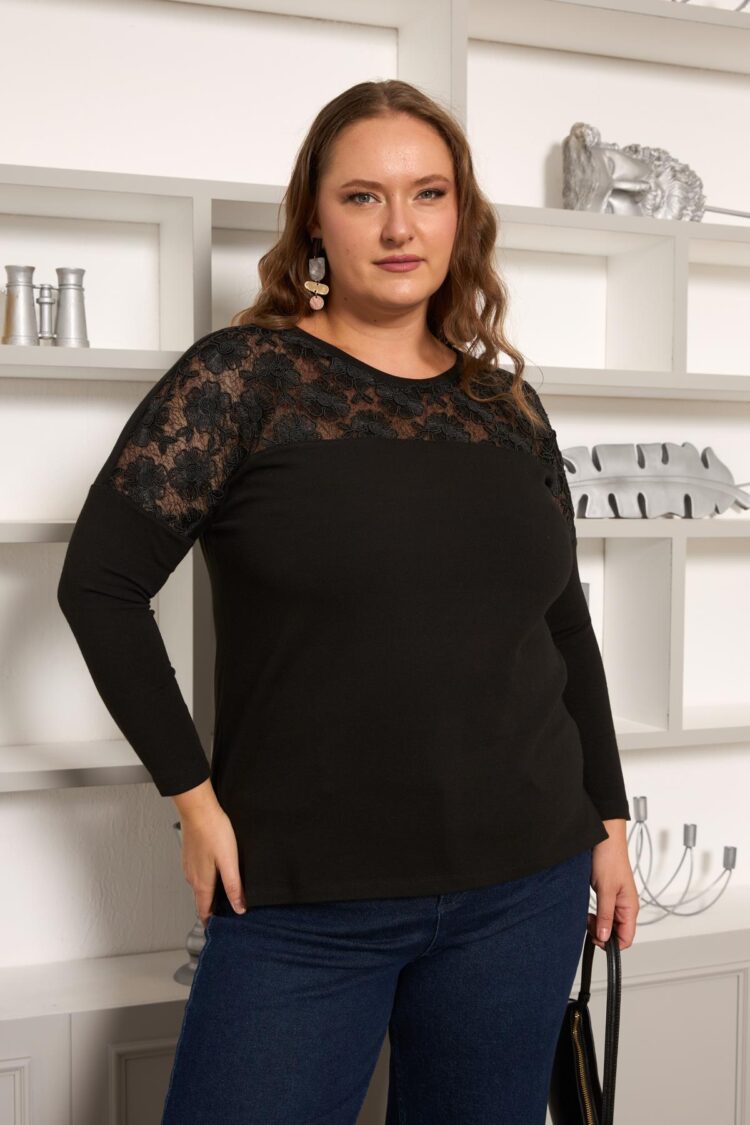 Elegant Black Blouse With 3/4 Straight Sleeves
