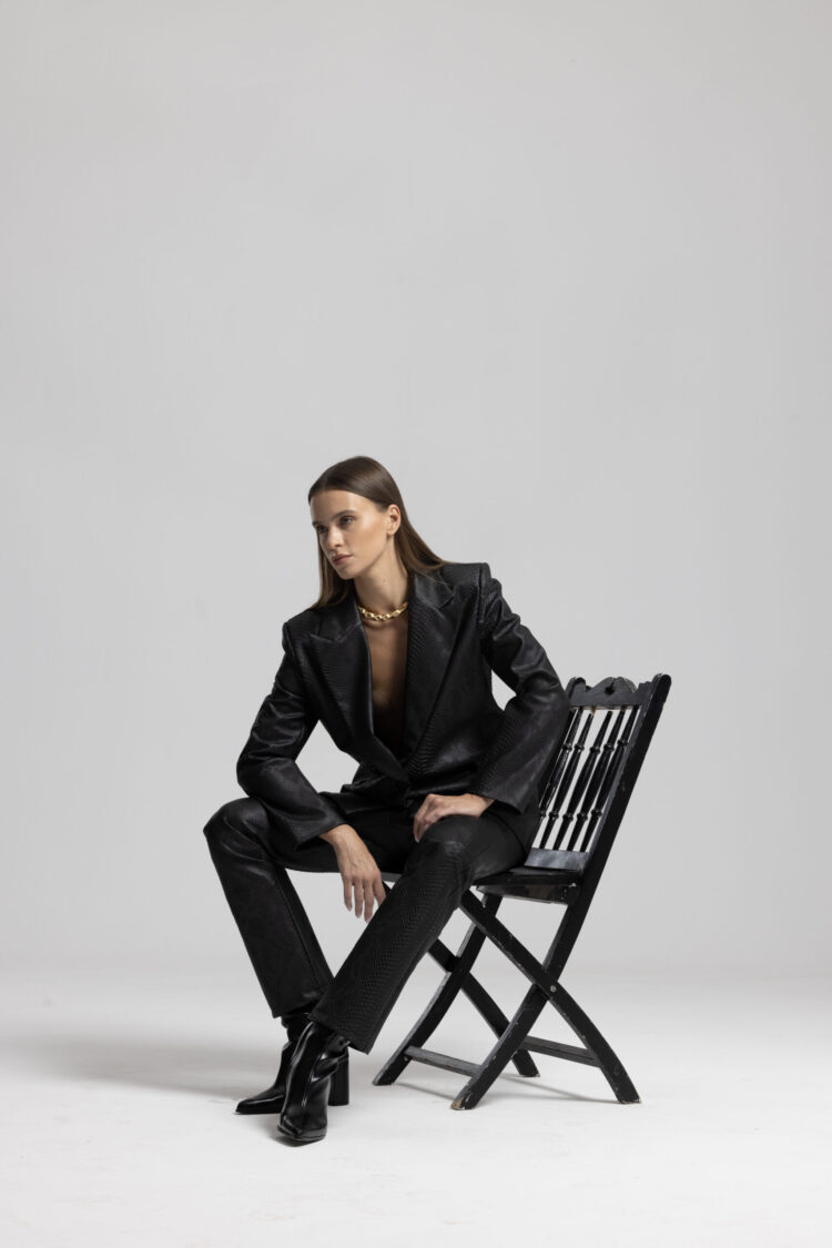 Black Elegant Single-Breasted Blazer Jacket