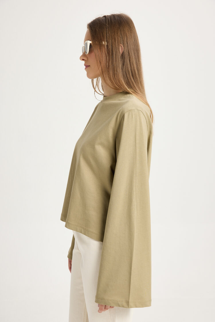 Casual Streetwear Shirt With Extra Long Sleeves
