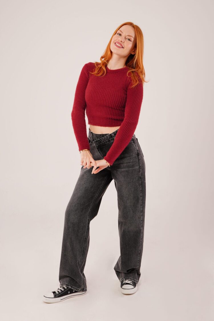 Sweater - Fitted Crop Crew Neck