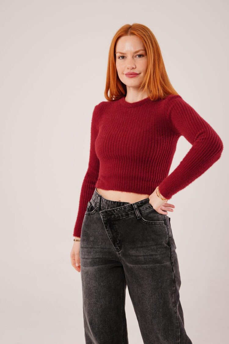 Sweater - Fitted Crop Crew Neck