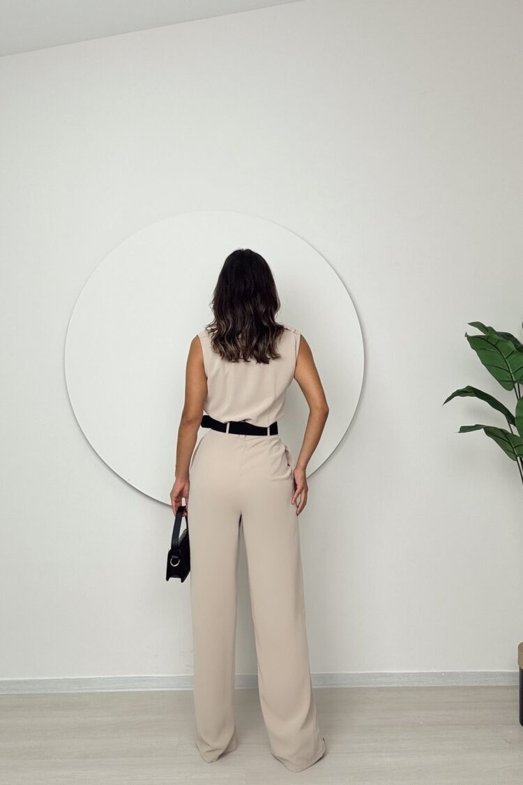 Elegant Tailored Jumpsuit With Notched Neck