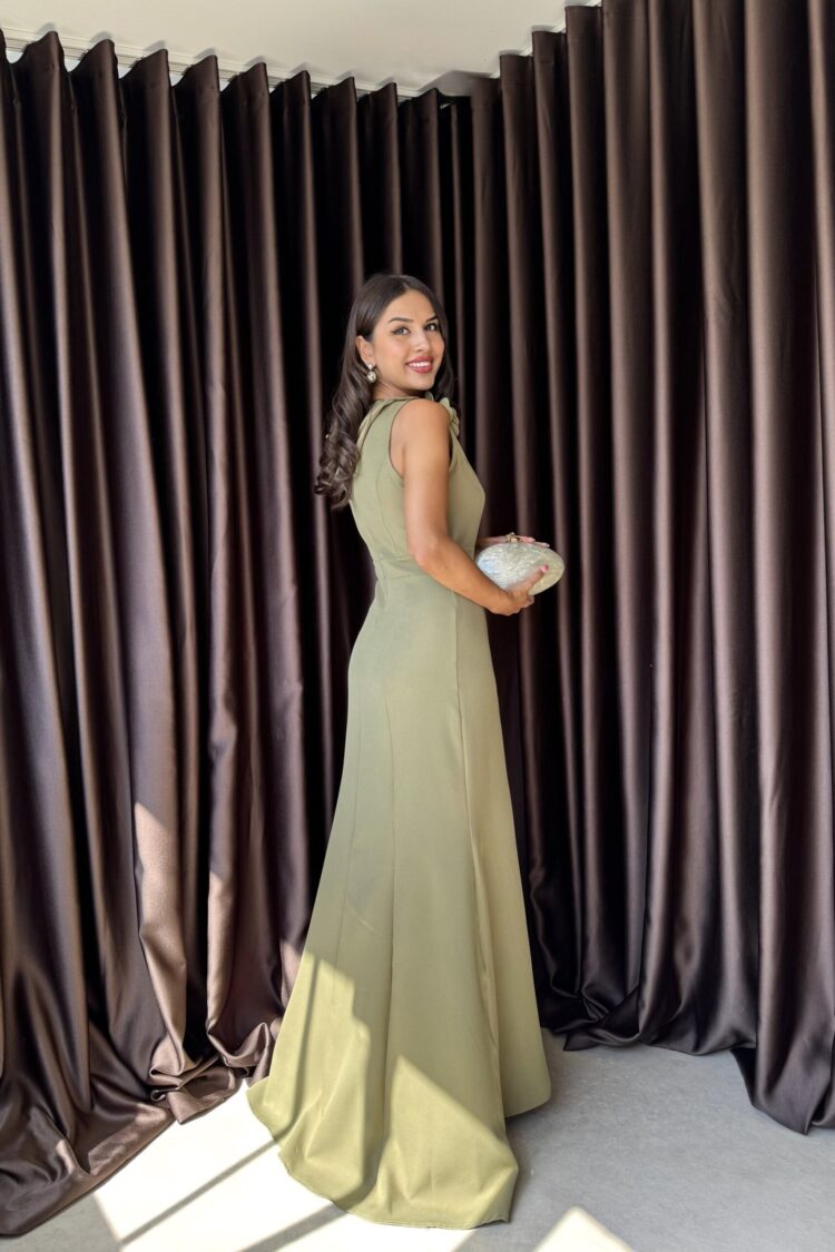 Elegant Sheath Dress With Flutter Sleeves
