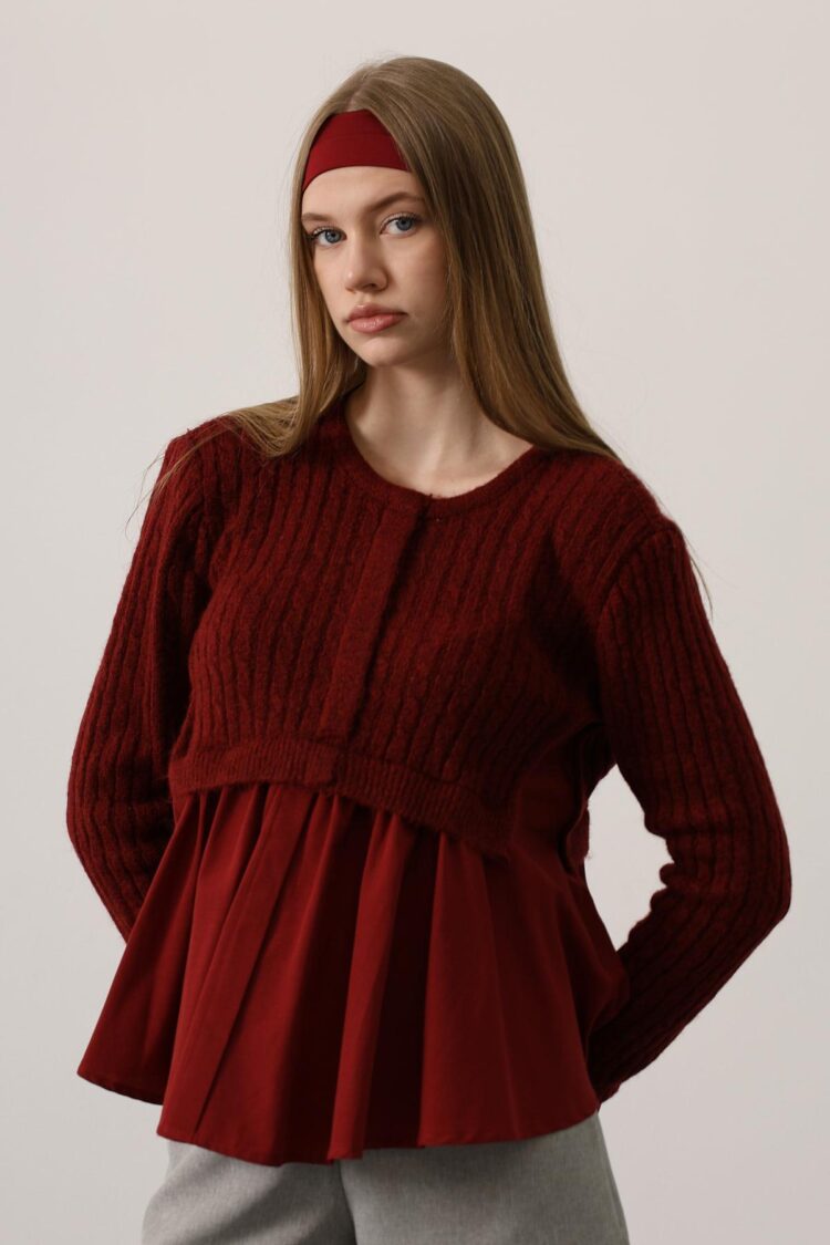 Red Shirt With Extra Long Sleeves And Buttoned Closure