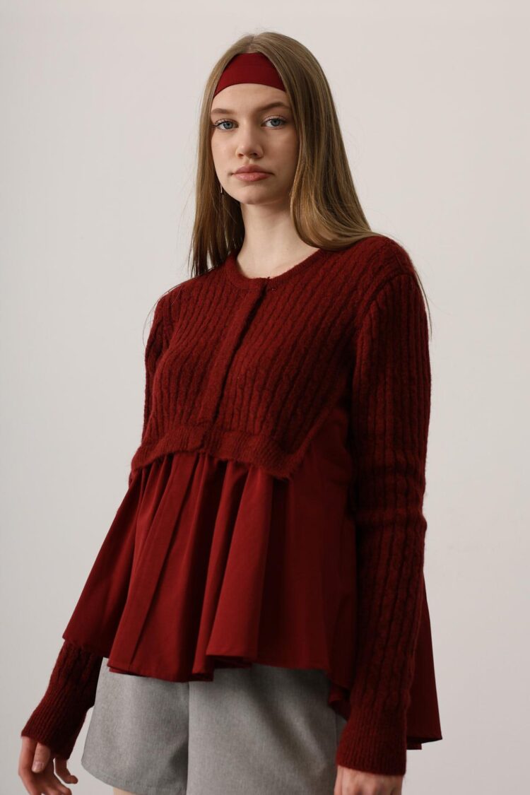 Red Shirt With Extra Long Sleeves And Buttoned Closure