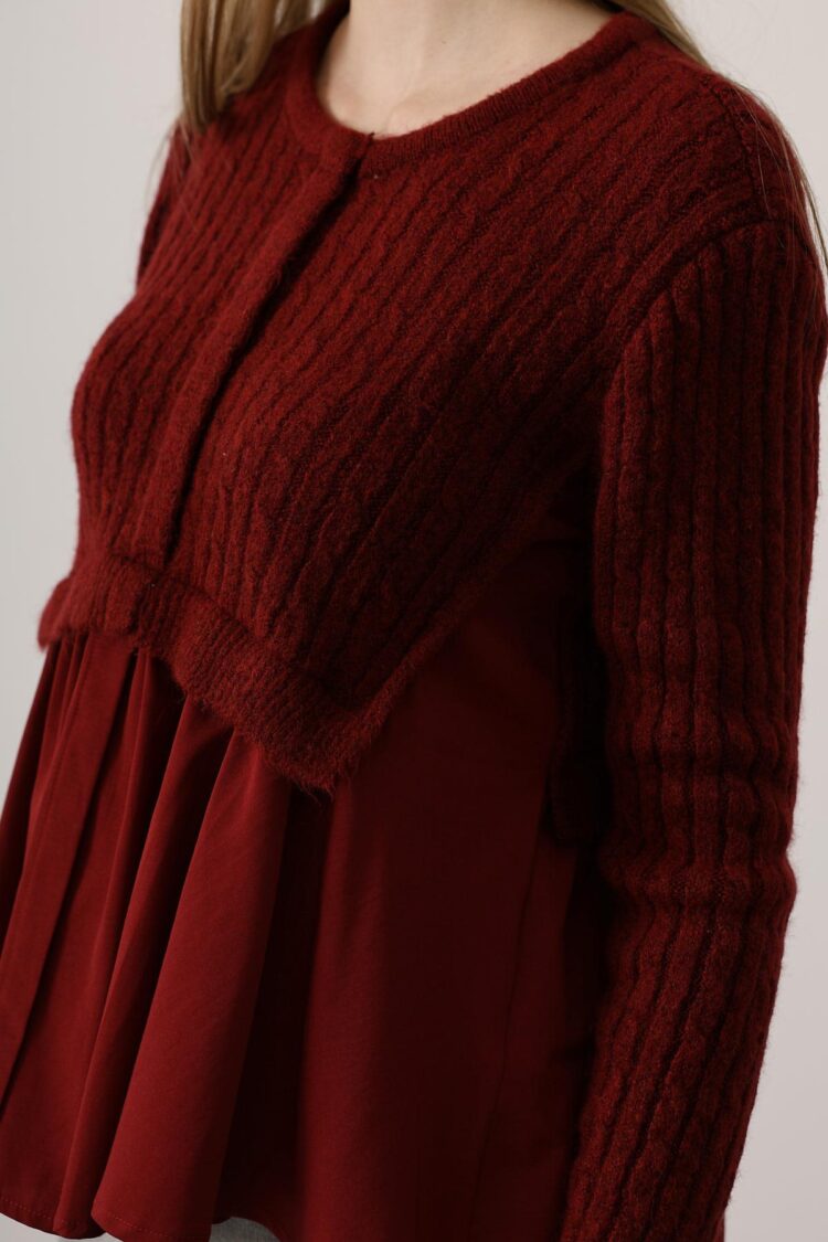 Red Shirt With Extra Long Sleeves And Buttoned Closure