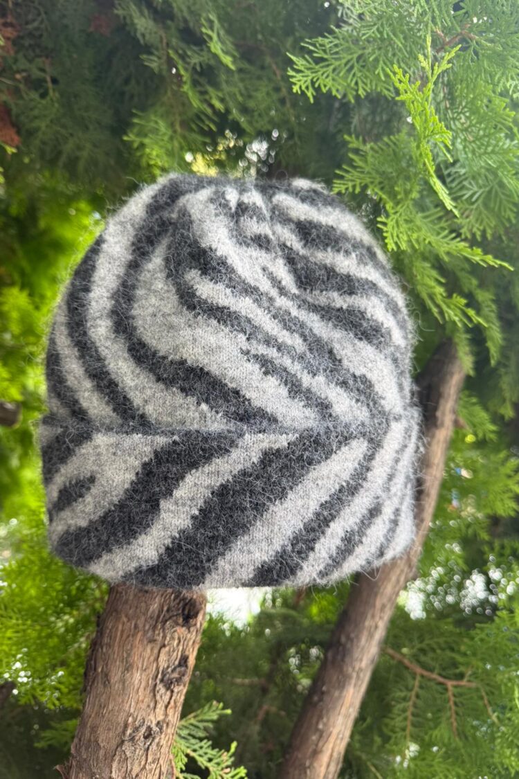 Grey Zebra Print Beret - Casual Vintage Streetwear Style
