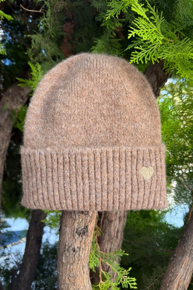 Beige Beret With Heart Pattern For Fall Winter