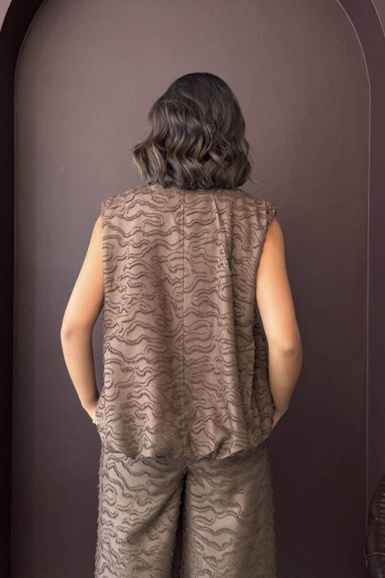 Oversized Fit Sleeveless Zip Up Shirt