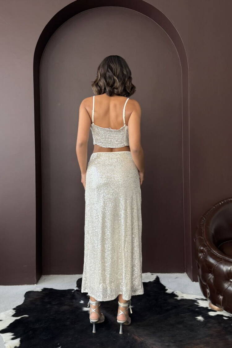 Silver Glam Fitted Sequined Sleeveless Sweetheart Neck Crop Cap Sleeve Blouse