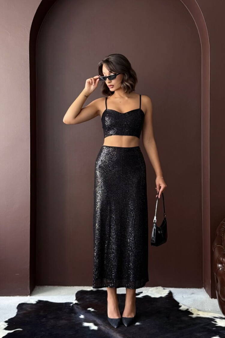 Sequined Sweetheart Neck Crop Blouse