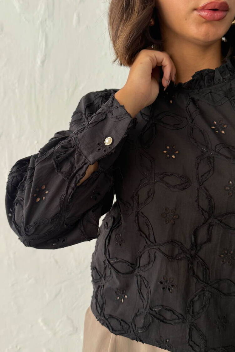 Elegant Floral Blouse With Long Sleeves