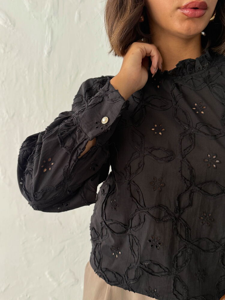 Elegant Floral Blouse With Long Sleeves