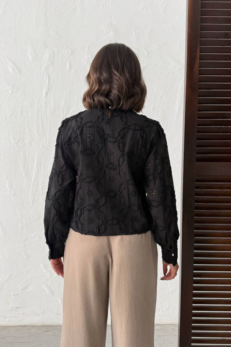Elegant Floral Blouse With Long Sleeves