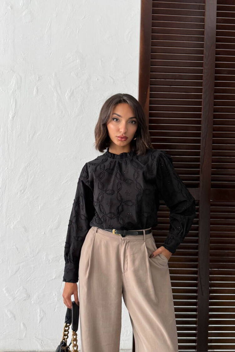 Elegant Floral Blouse With Long Sleeves