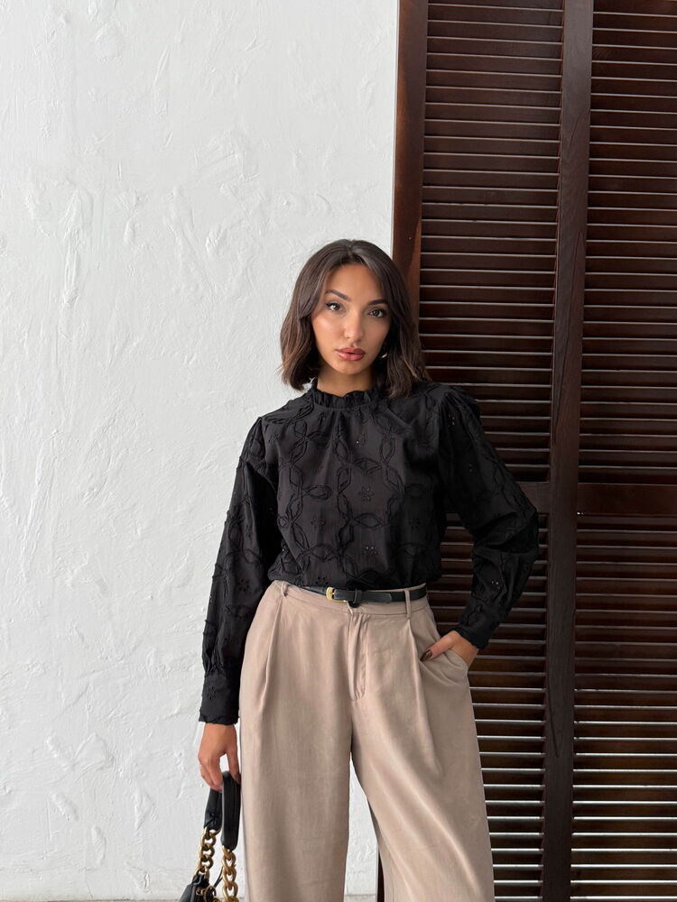 Elegant Floral Blouse With Long Sleeves