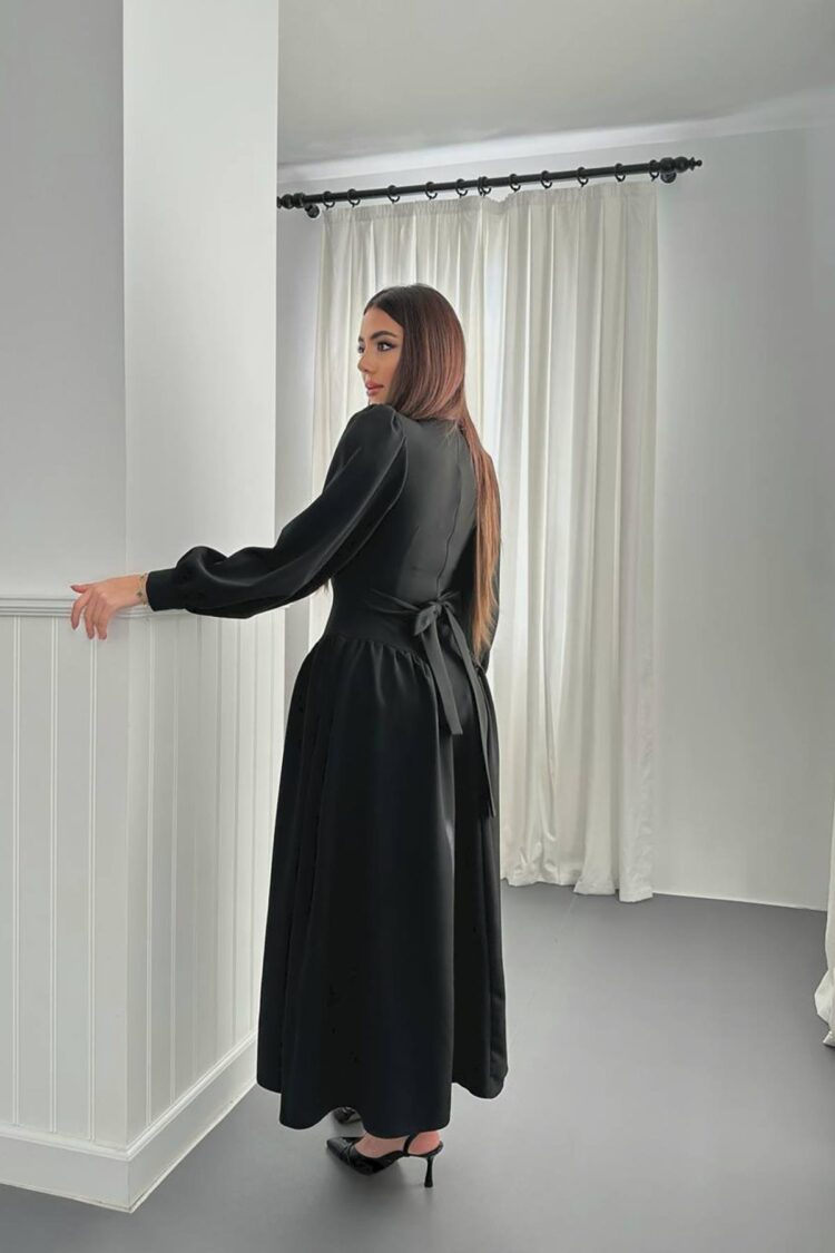 Elegant A-Line Midi Dress With Long Sleeves