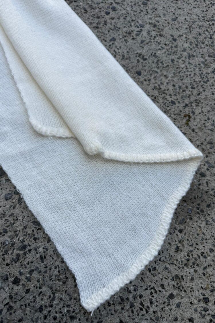 Elegant White Shawl For Winter & Fall Occasions