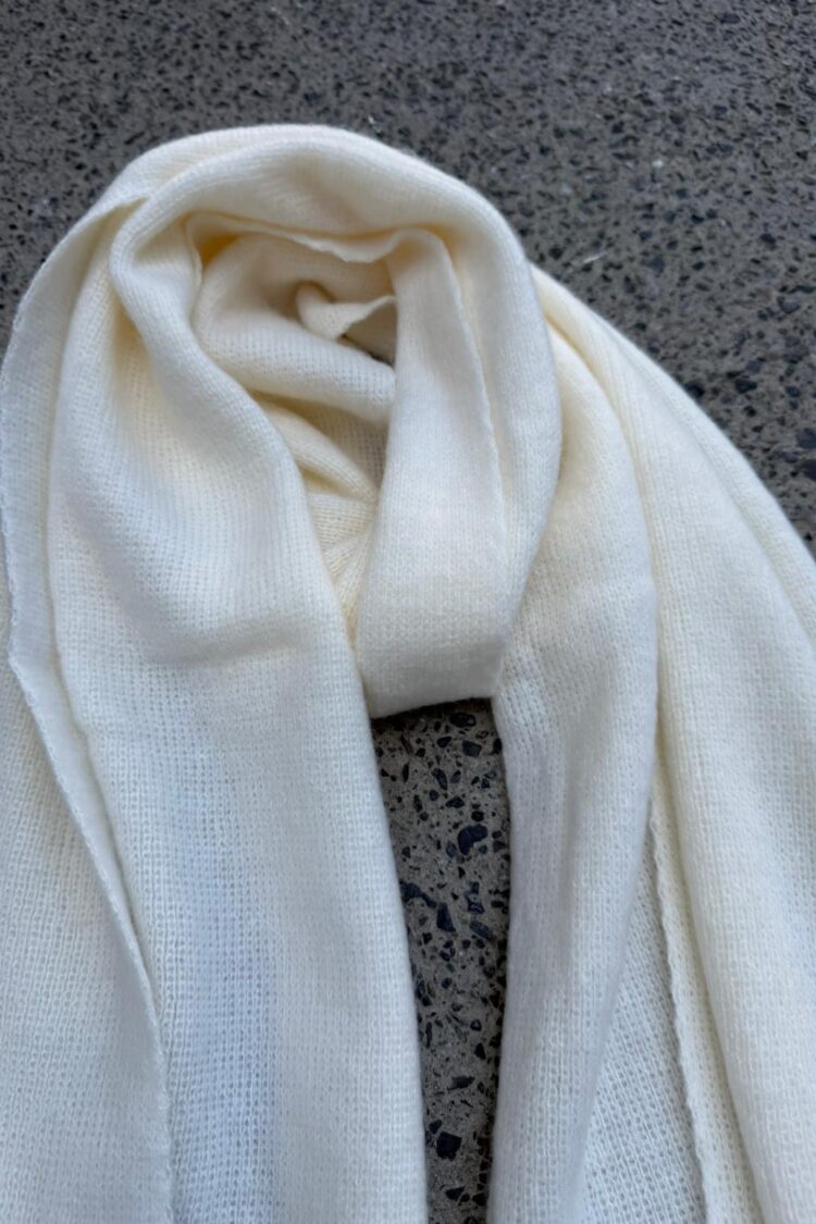 Elegant White Shawl For Winter & Fall Occasions