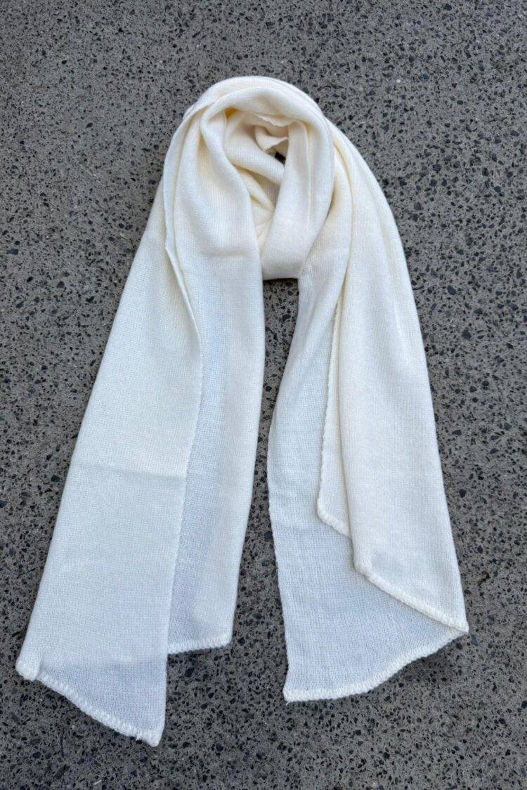 Elegant White Shawl For Winter & Fall Occasions
