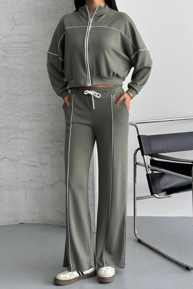 Tracksuit With Hooded Neck And Wide Leg Joggers