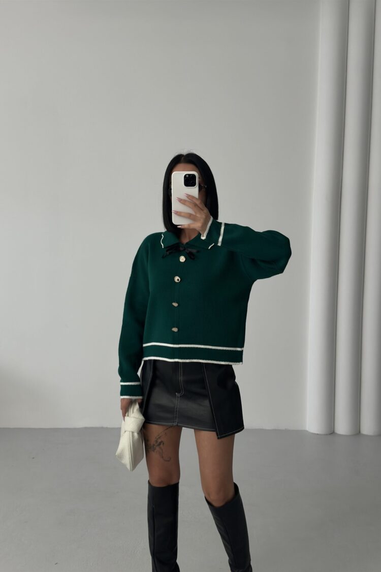 Green Sweater With Notched Neck And Long Sleeves