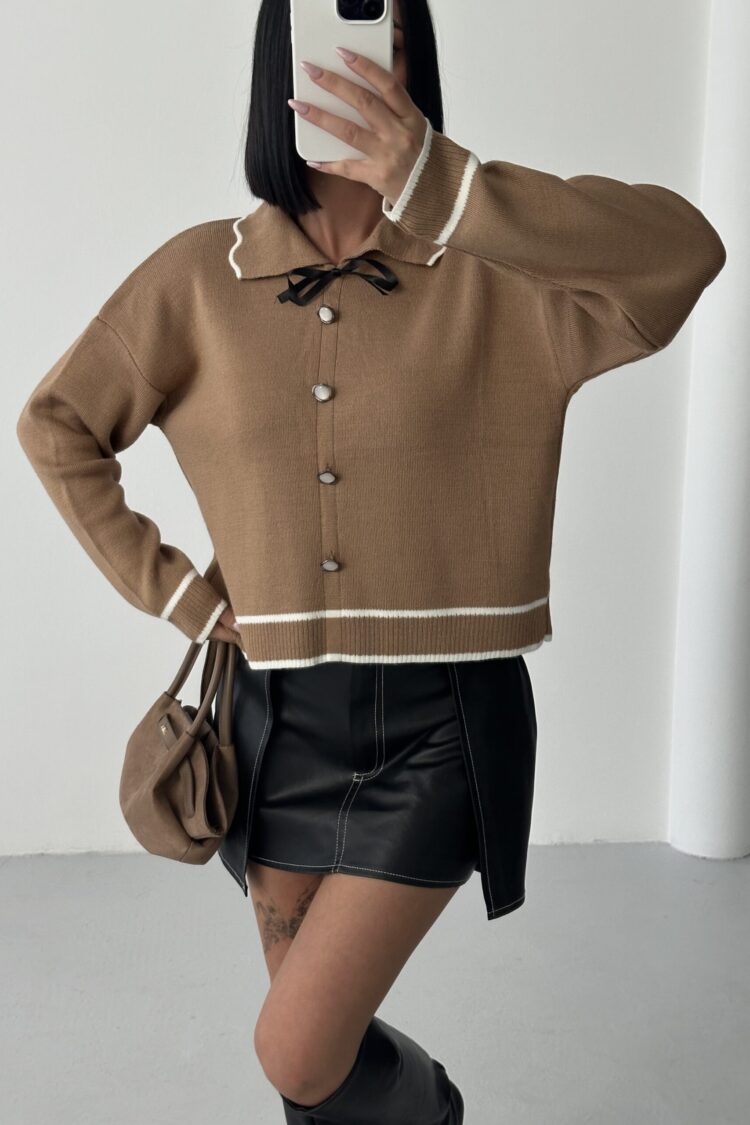 Brown Sweater With Notched Neck And Long Sleeves